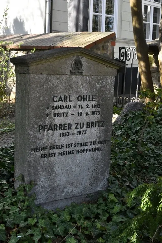 Familiengrab des Pfarrers Carl Ohle   