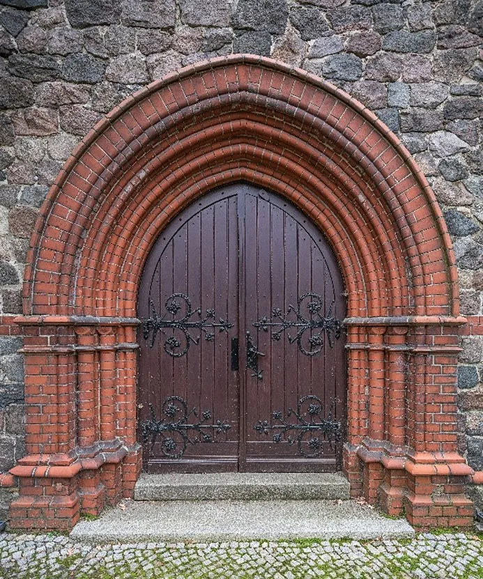 Portal der Grabnische im Turm, 2021