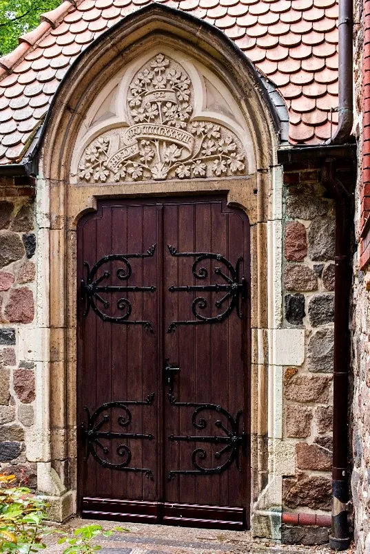 Portal der Eingangsvorhalle, 2025