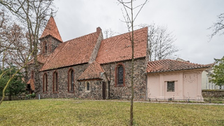 Dorfkirche Britz von Südosten, 2021 Foto: A. Savin
