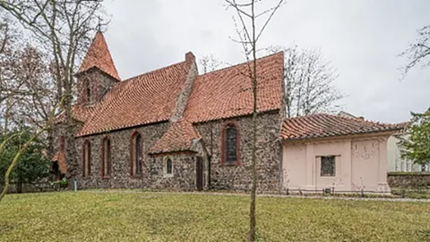 Dorfkirche Britz von Südosten, 2021 Foto: A. Savin