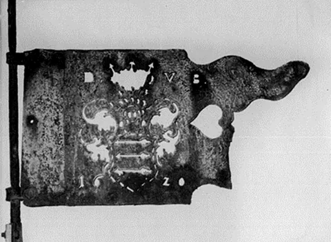 Wetterfahne der Dorfkirche Britz mit dem Wappen der von Britzke. Der Verbleib der Fahne ist unbekannt. Foto: Museum Neukölln